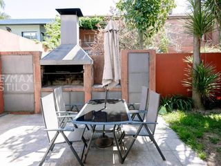 Foto 6 de Venta 2 casas en block, 5 dormit 4 baños Ringuelet