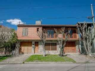 Foto 35 de Venta 2 casas en block, 5 dormit 4 baños Ringuelet