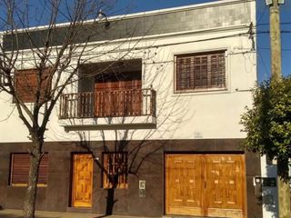 Foto 1 de Casa en venta - 4 Dormitorios 5 Baños - Cochera - 620Mts2 - Villa Elvira