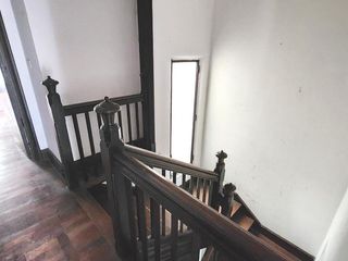 Foto 5 de Oficina en  alquiler. Zona Güemes. Contrafrente. Primer piso por escalera. Luminosa