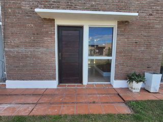 Foto 8 de Alquiler casa Fisherton con pileta y parrillero - Hostal del