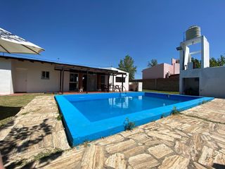 Foto 11 de Alquiler casa Fisherton con pileta y parrillero - Hostal del