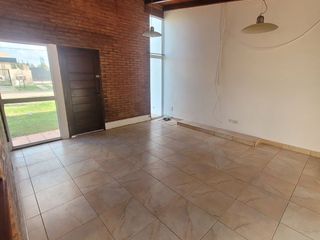 Foto 6 de Alquiler casa Fisherton con pileta y parrillero - Hostal del
