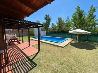 Foto 19 de Alquiler casa Fisherton con pileta y parrillero - Hostal del