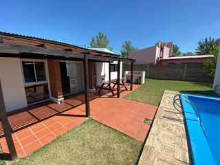 Foto 22 de Alquiler casa Fisherton con pileta y parrillero - Hostal del