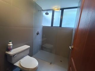 Foto 30 de Casa en Alquiler en Lomas de Monteserrín – Elegancia y Confort Moderno