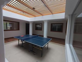 Foto 26 de Casa en Alquiler en Lomas de Monteserrín – Elegancia y Confort Moderno