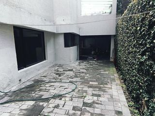 Foto 16 de Casa en Alquiler en Lomas de Monteserrín – Elegancia y Confort Moderno