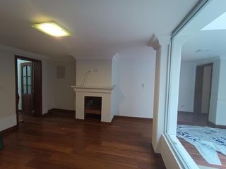 Foto 17 de Casa en Alquiler en Lomas de Monteserrín – Elegancia y Confort Moderno