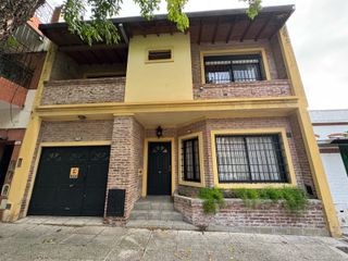 Foto 1 de Casa de 5 ambientes a la venta en Villa Urquiza