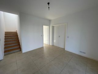Foto 9 de Casa en  alquiler 4 dormitorios lote interno