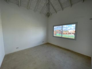 Foto 7 de Casa en  alquiler 4 dormitorios lote interno