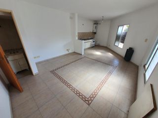 Foto 3 de Departamento en DUPLEX DE 3 AMBIENTES CON COCHERA Y TERRAZA.BANFIELD OESTE