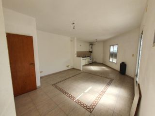 Foto 4 de Departamento en DUPLEX DE 3 AMBIENTES CON COCHERA Y TERRAZA.BANFIELD OESTE