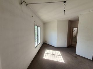 Foto 10 de Departamento en DUPLEX DE 3 AMBIENTES CON COCHERA Y TERRAZA.BANFIELD OESTE