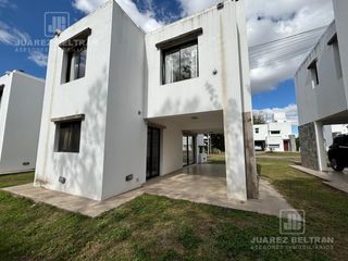 Foto 3 de Alquiler - Casa 3 dormitorios con cochera - Villa Norte, Goycoechea 1068, Villa Allende