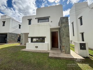 Foto 1 de Alquiler - Casa 3 dormitorios con cochera - Villa Norte, Goycoechea 1068, Villa Allende