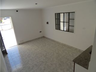 Foto 4 de CASITA AL FRENTE.....Disp. Mayo
