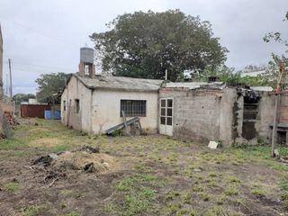 Foto 4 de CASA EN REGULAR ESTADO CON SERVICIO DE LUZ Y AGUA (S/CONEX)