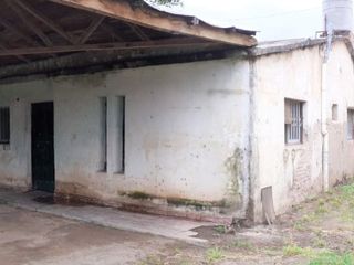 Foto 5 de CASA EN REGULAR ESTADO CON SERVICIO DE LUZ Y AGUA (S/CONEX)