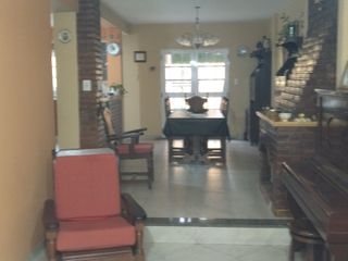 Foto 2 de Chalet en venta de 4 dormitorios c/ cochera en Villa Lugano