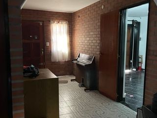 Foto 5 de 16 e/ 70 y 71- CASA DE 3 DOR
