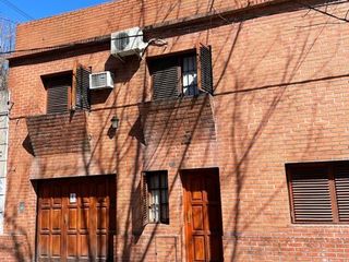 Foto 1 de 16 e/ 70 y 71- CASA DE 3 DOR