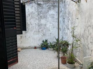 Foto 6 de 16 e/ 70 y 71- CASA DE 3 DOR