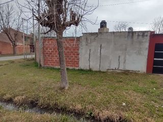 Foto 3 de Calle 152bis esq 521 - Casa 2 dormitorios c/ cochera y monoambiente
