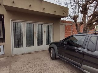Foto 2 de Calle 152bis esq 521 - Casa 2 dormitorios c/ cochera y monoambiente