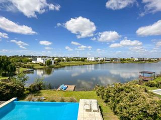 Foto 3 de VENTA CASA A LA LAGUNA, BARRIO ACACIAS, PUERTOS!