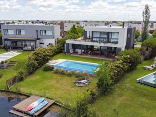 Foto 4 de VENTA CASA A LA LAGUNA, BARRIO ACACIAS, PUERTOS!