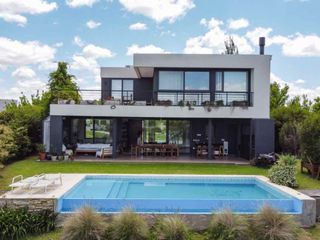 Foto 6 de VENTA CASA A LA LAGUNA, BARRIO ACACIAS, PUERTOS!