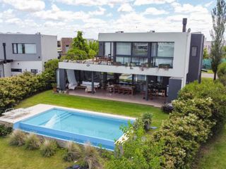 Foto 5 de VENTA CASA A LA LAGUNA, BARRIO ACACIAS, PUERTOS!