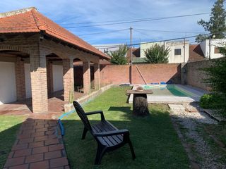 Foto 1 de CASA EN VENTA DE DOS DORMITORIOS, LA PLATA