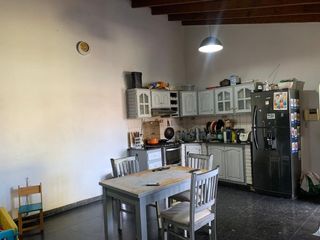 Foto 3 de CASA EN VENTA DE DOS DORMITORIOS, LA PLATA