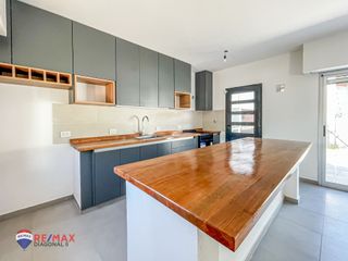 Foto 1 de Casas en venta en Villa Elisa