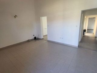 Foto 3 de Casa en venta en barrio Avellaneda de tres dormitorios