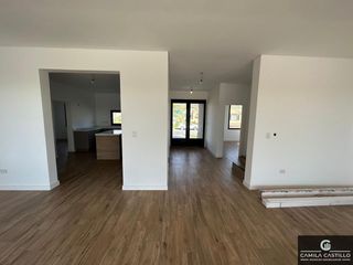 Foto 4 de EXCELENTE CASA 5 AMBIENTES EN EL CANTON VENTA