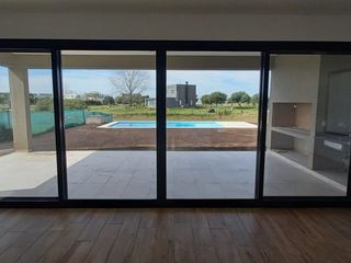 Foto 7 de EXCELENTE CASA 5 AMBIENTES EN EL CANTON VENTA