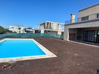 Foto 10 de EXCELENTE CASA 5 AMBIENTES EN EL CANTON VENTA