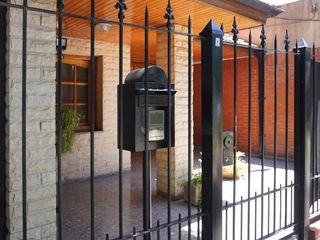 Foto 3 de Venta Casa 12 amb con Pileta en Lomas de Zamora