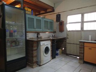 Foto 4 de VENTA CASA 2 DORM + SALON COMERCIAL + GALPÓN NQN
