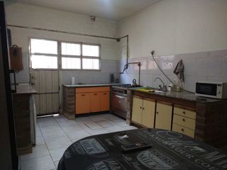 Foto 5 de VENTA CASA 2 DORM + SALON COMERCIAL + GALPÓN NQN