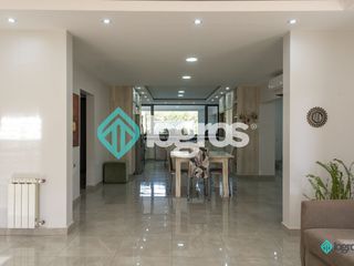 Foto 2 de Casa en venta en Barrio Jockey Club de Salta