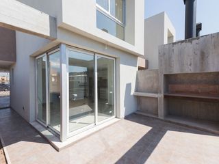 Foto 2 de Dúplex en venta de 2 dormitorios c/ cochera en Los Perales