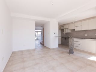Foto 4 de Dúplex en venta de 2 dormitorios c/ cochera en Los Perales