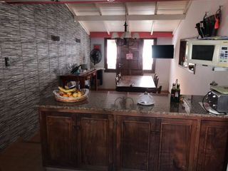 Foto 11 de Casa En Venta En Caisamar 3 Ambientes Con Dependencia, Garaje Doble Y Quincho