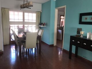 Foto 7 de Casa En Venta En Caisamar 3 Ambientes Con Dependencia, Garaje Doble Y Quincho