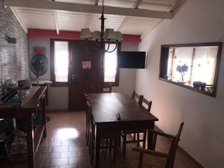 Foto 10 de Casa En Venta En Caisamar 3 Ambientes Con Dependencia, Garaje Doble Y Quincho